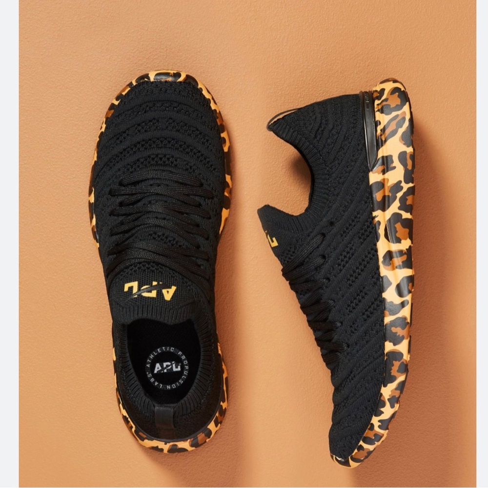 APL TechLoom Wave Sneakers - size 7